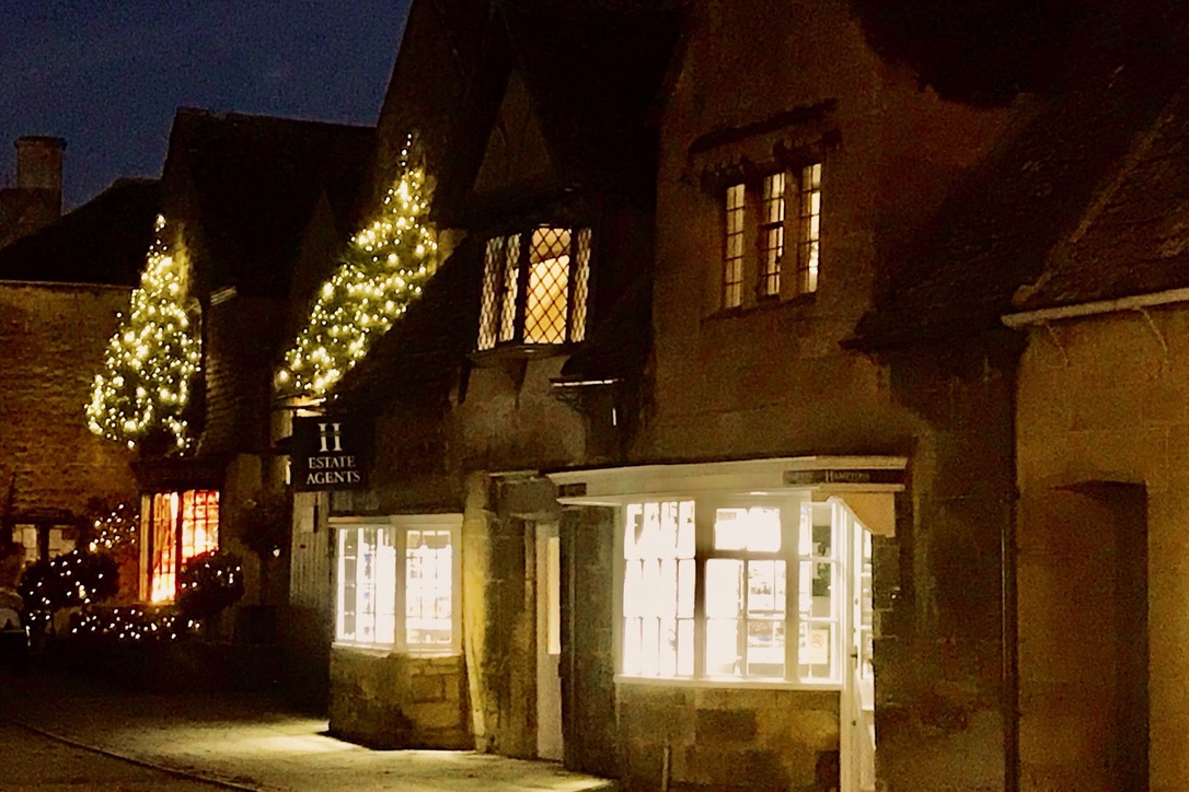 Late Night Christmas Shopping in Broadway, Cotswolds 2019